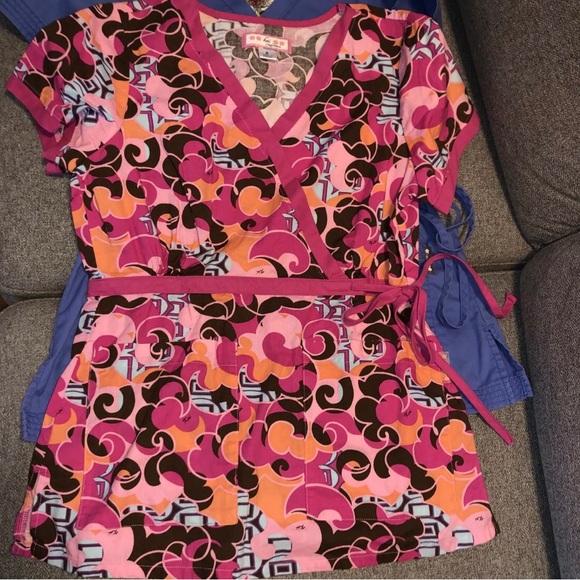 Lot of 3 KOI Kathy Peterson Women Nursing Scrub Top Short Sleeve SMALL - Picture 4 of 5